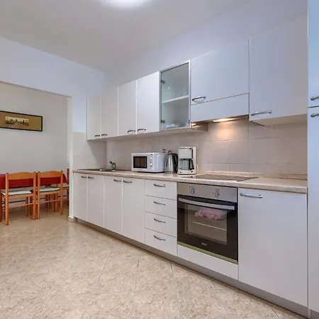 Rajic-1 By Interhome Apartamento