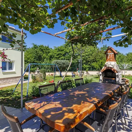 Rajic-1 By Interhome * Πόρετς
